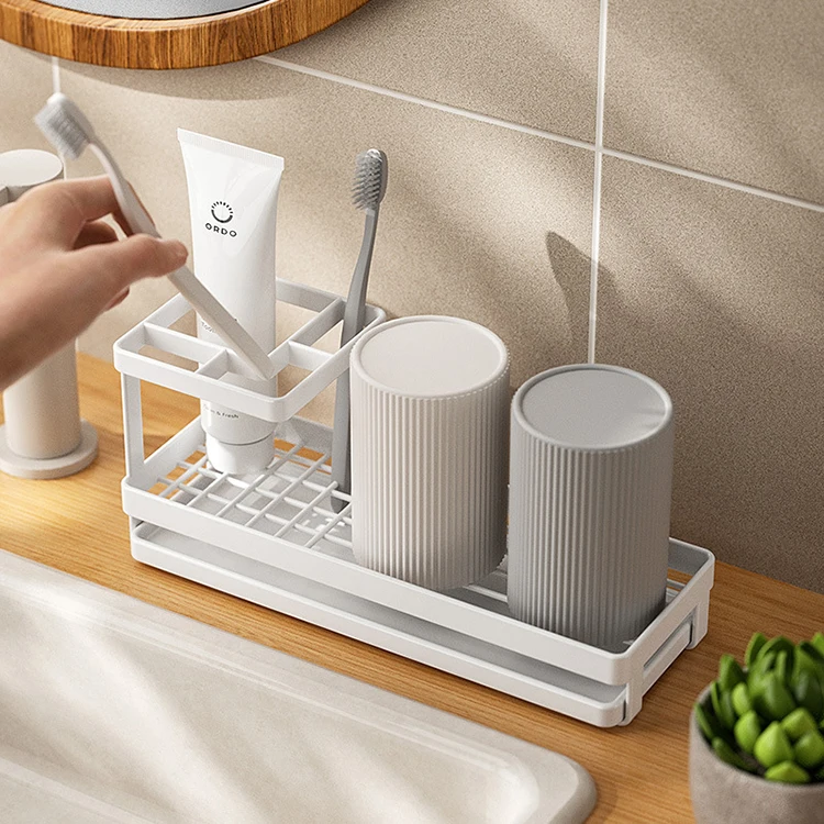 Creative Simple Design High Quality Metal Bathroom Accessory Toothbrush Holder Carbon Steel Mouthwash Cup Storage Rack