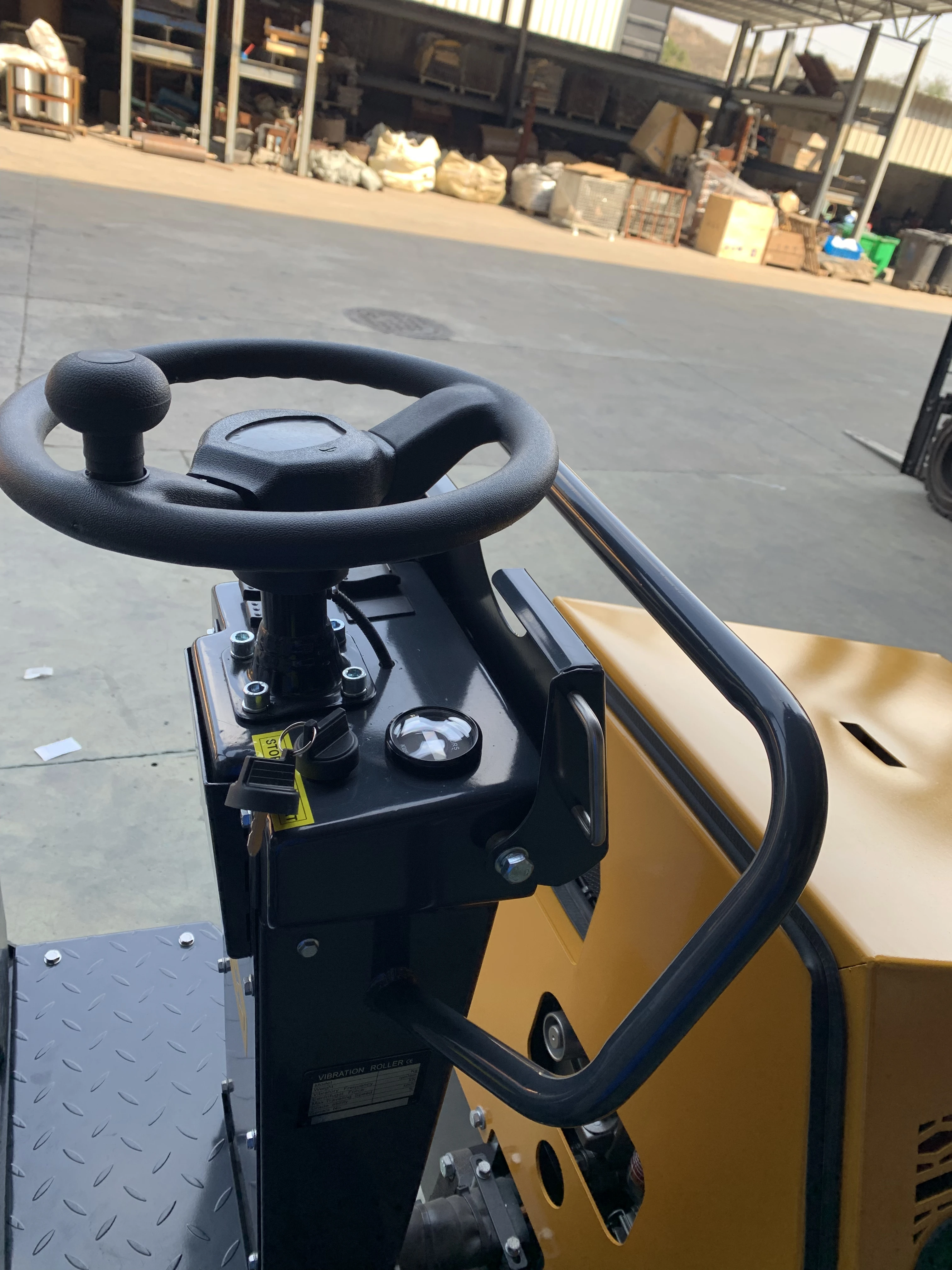 1.2 Ton Small Drivable Double Smooth Drum Asphalt Soil Concrete Vibrator Compactor Ride On Road Roller Machine With Engine