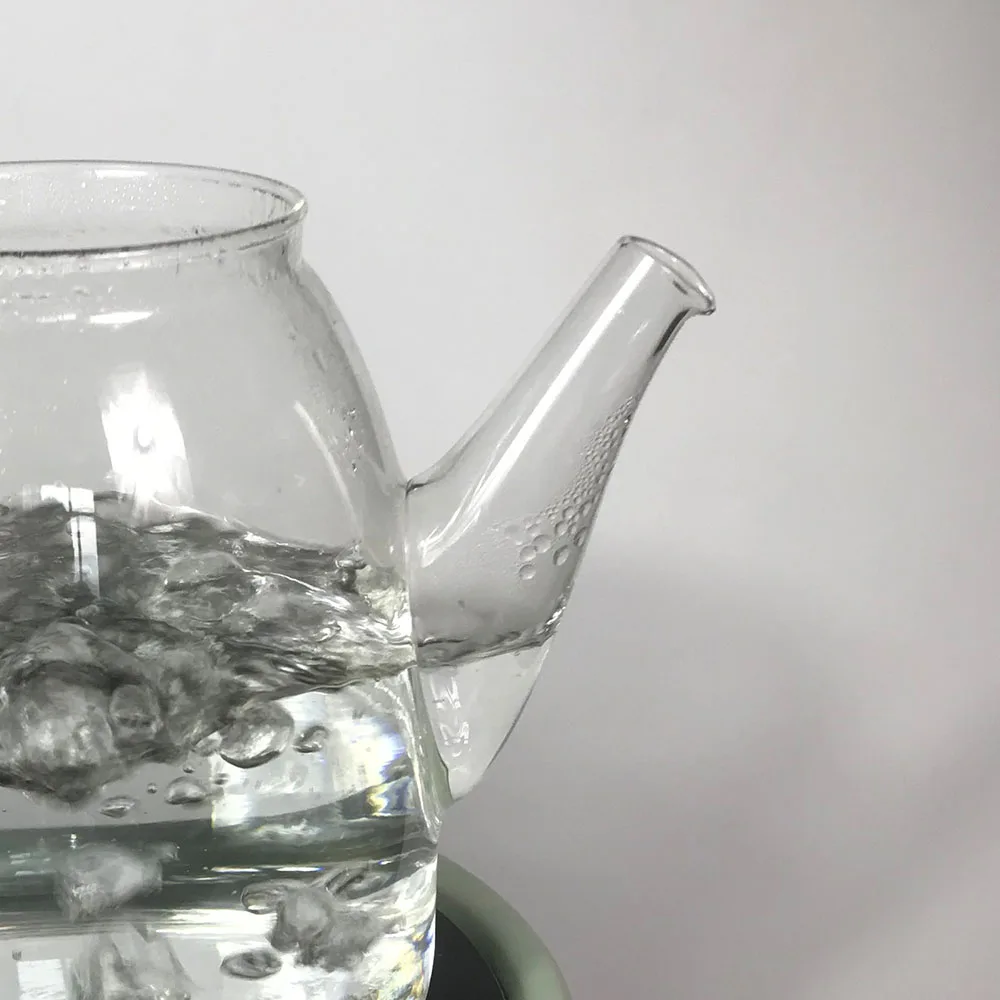 Chinese manufacturer designs cost-effective gas stove using glass water teapot