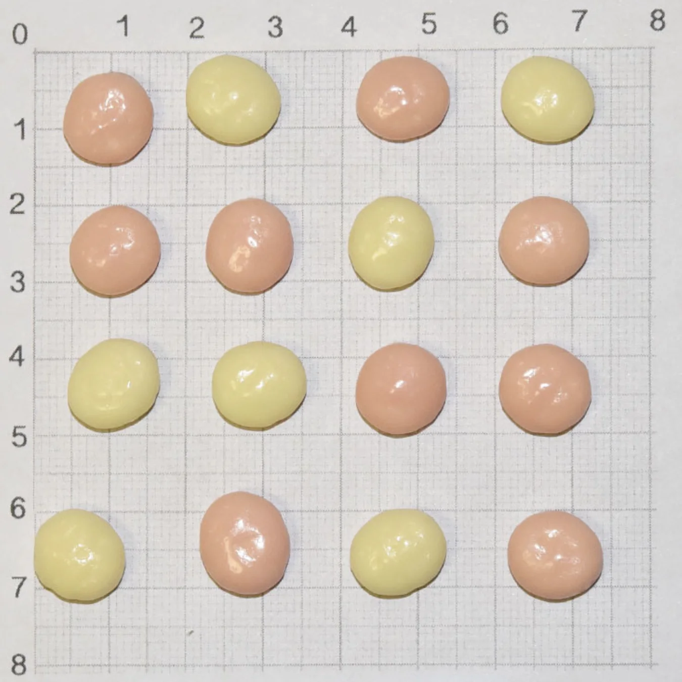 
Topper with Mix of wheat drops in white chocolate 