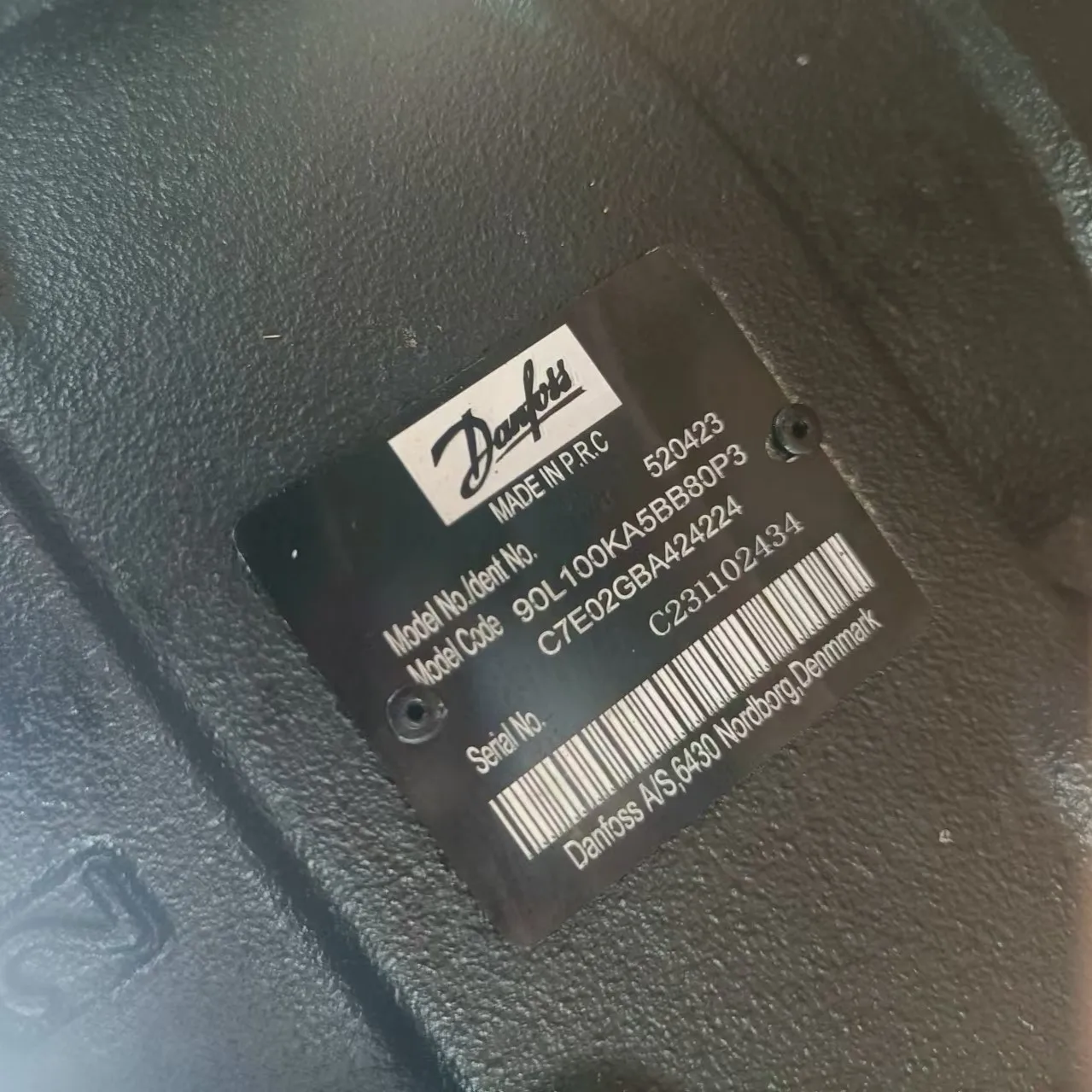 90L100KA5BB80P3C7E02GBA424224 гидравлический насос от Danfoss в наличии