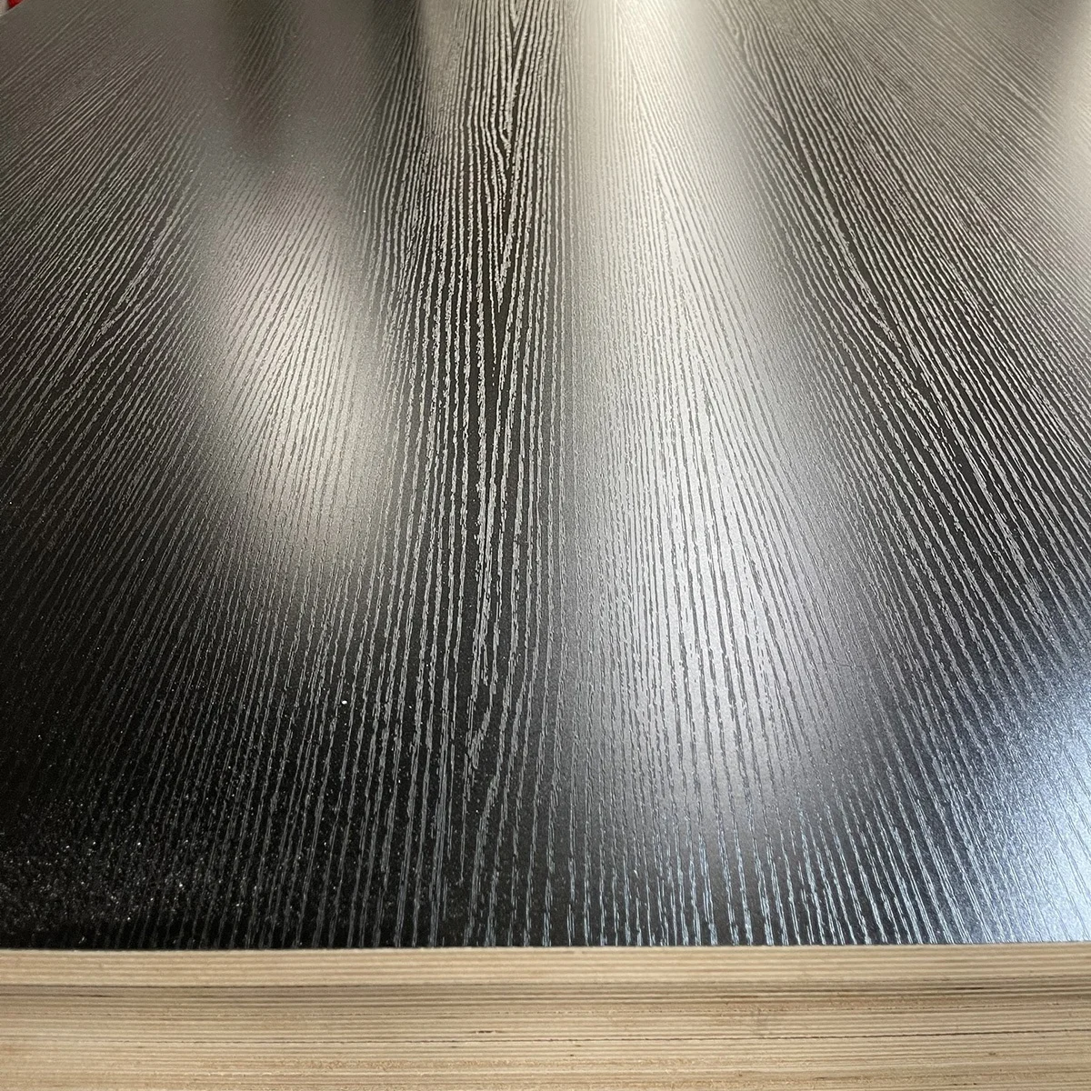 Linyi Factory Wholesale 1220x2440mm Furniture and Cabinet Used Black Melamine Plywood