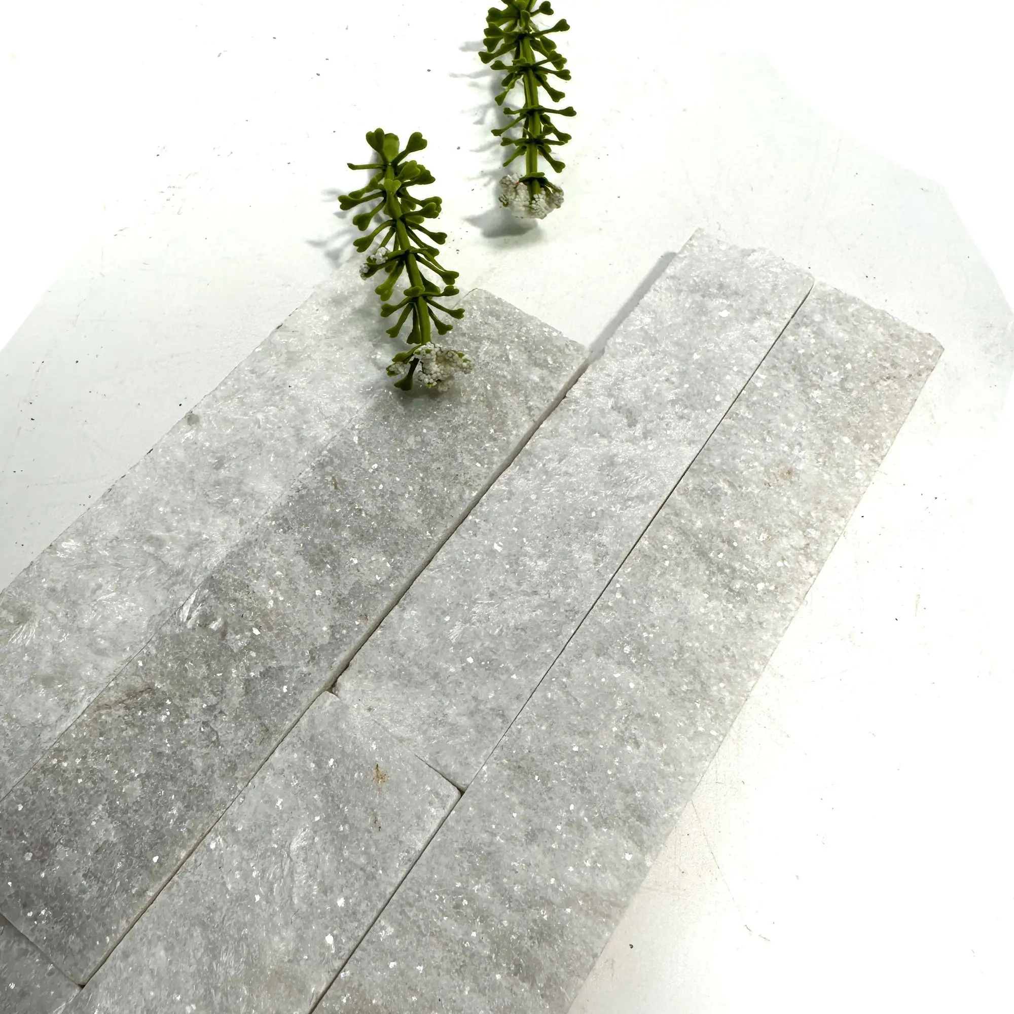 Popular Design Cut Edge Natural Stone Tiles Slate Veneer Cladding for Interior Exterior Wall Cladding Decoration