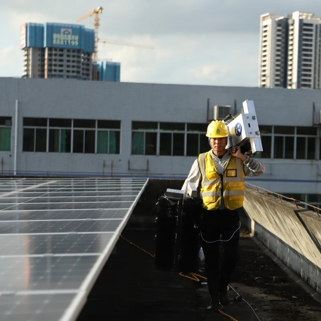 The only one with fully automatic technology lightweight autonomous solar panel cleaning robot