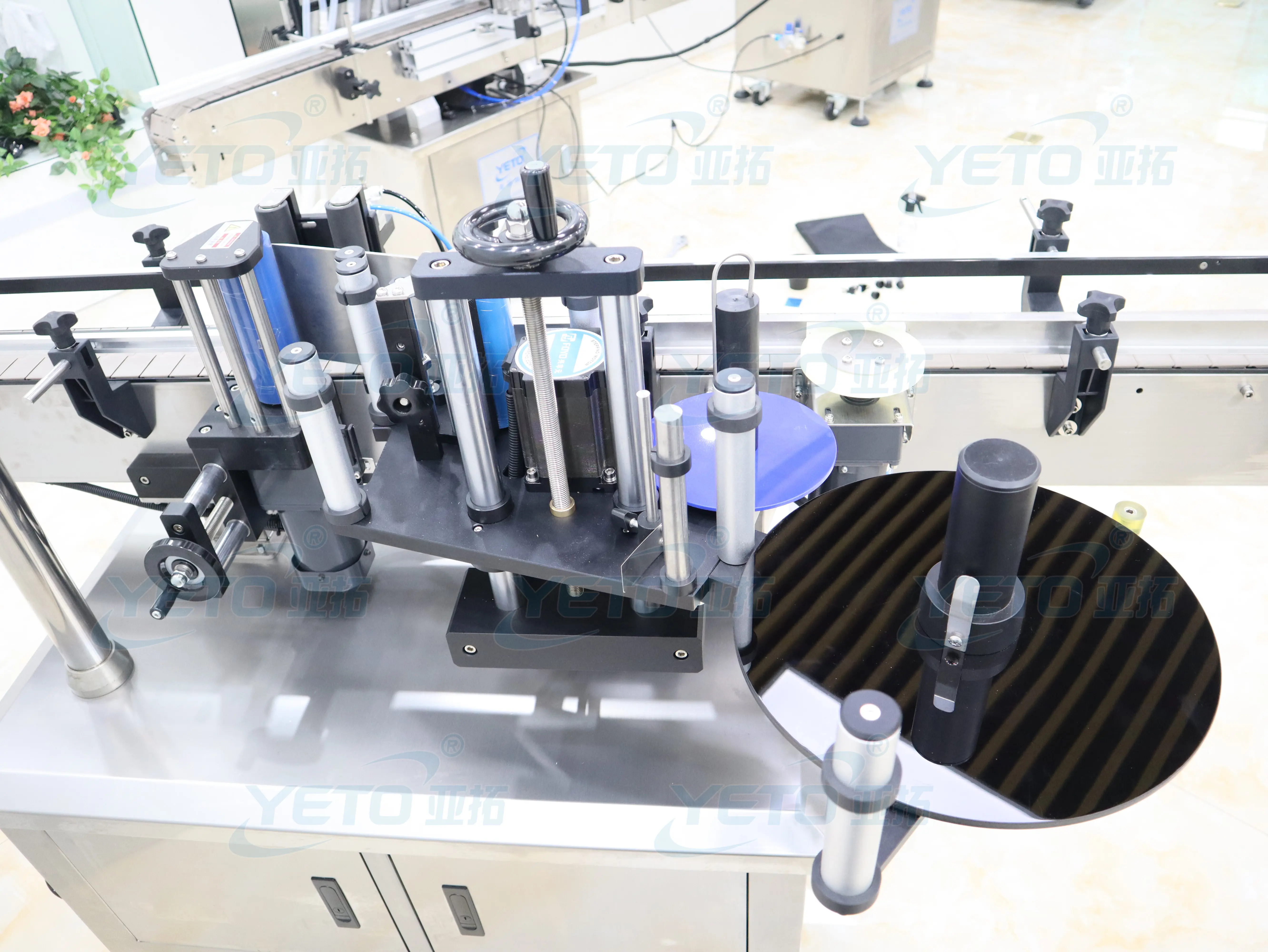 YETO-High Speed Industrial Automatic Labeling Machine Round Bottle Drinks Beverage Bottle Labeller Adhesive Sticker Wine Bottle