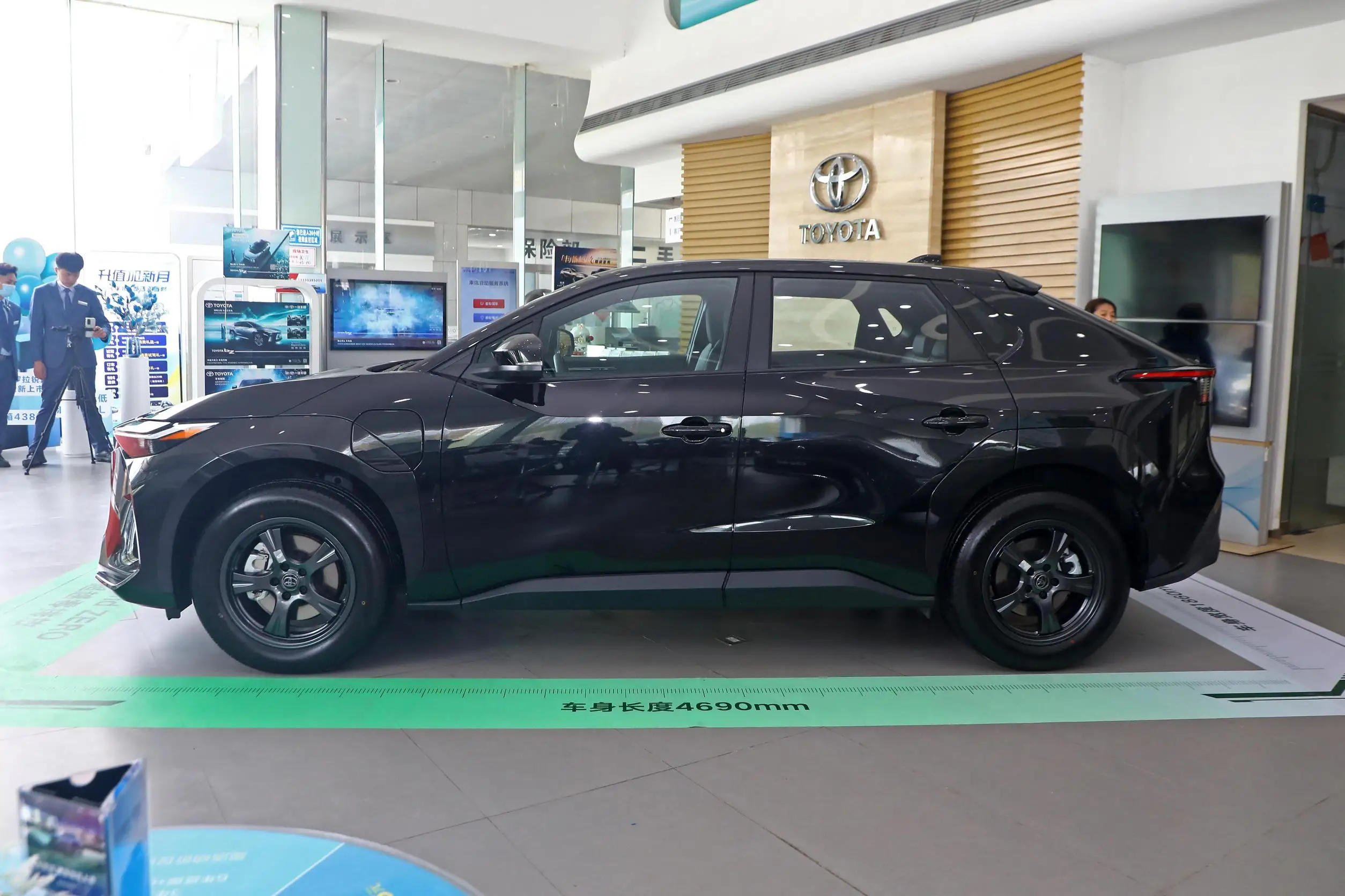 2023 новые энергетические 4-колесные автомобили TOYOTA BZ4X внедорожники электромобили 2WD Toyota Uniland 615 км