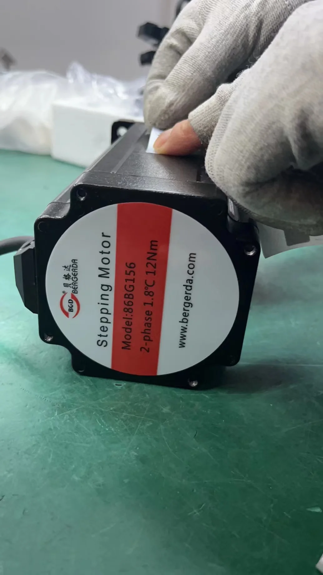 DC stepper motor with 1.8 degree and 2.2Nm hold torque, closed and open loop support