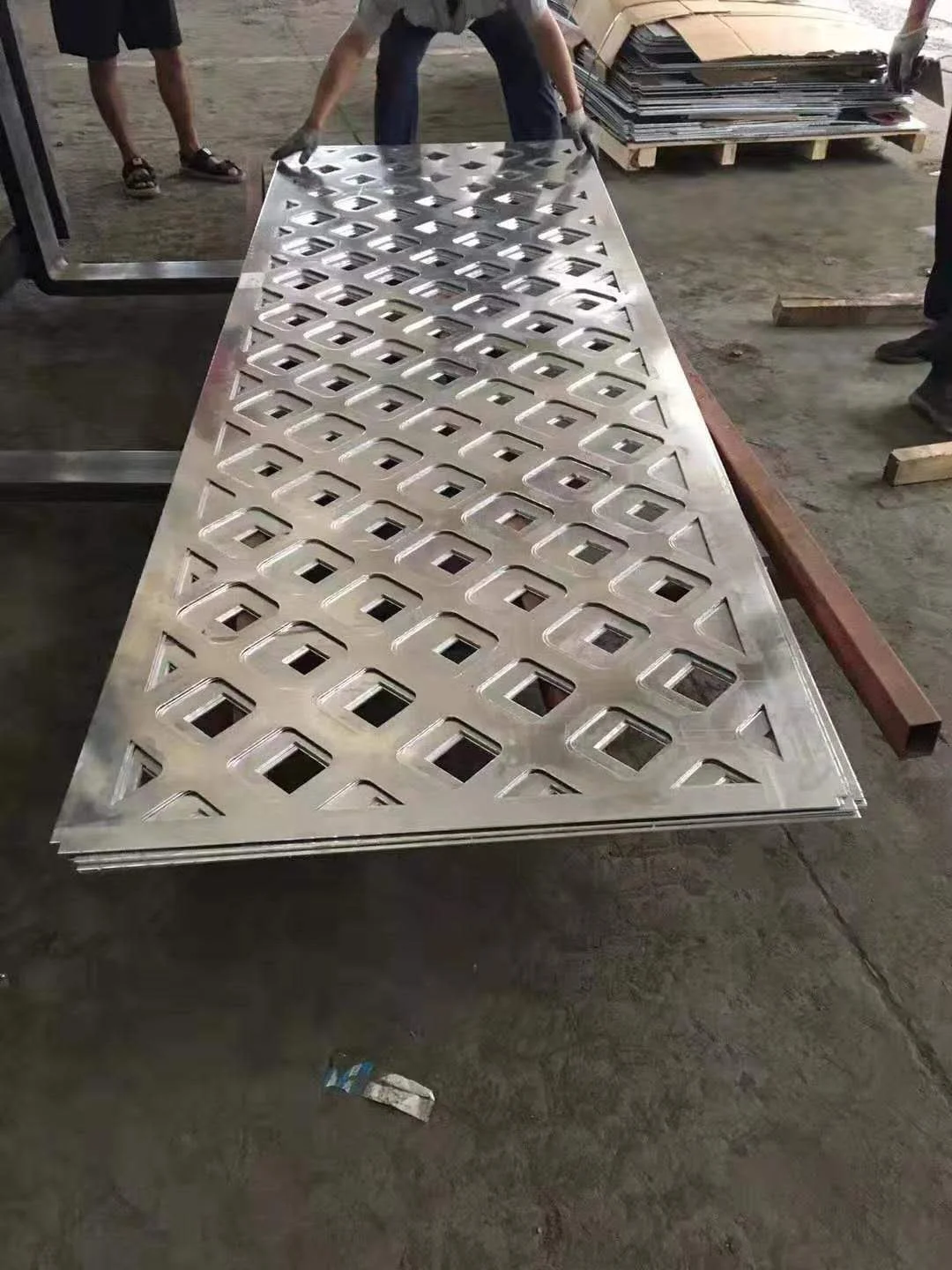 
8mm thick plate Hydraulic thick plate cnc turret punching machine hole punch machine 