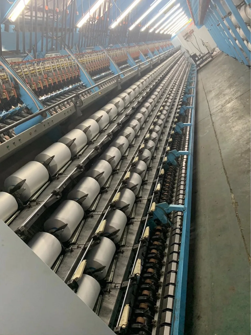 Пряжа из полиэстера 150D/48F/2 полутусклая необработанная белая 100%