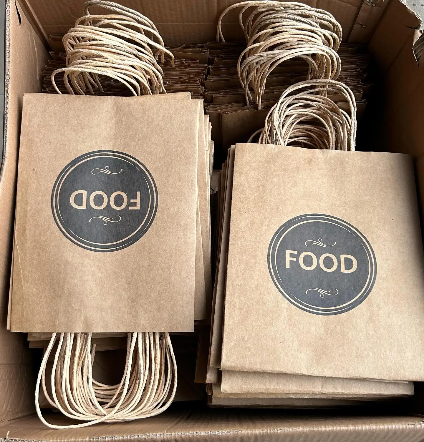 Paper Kraft Paper Bag Oem Service Die Cut Punch Hole Bags With Handle, Kraft Paper Packaging Snack Bag Custom