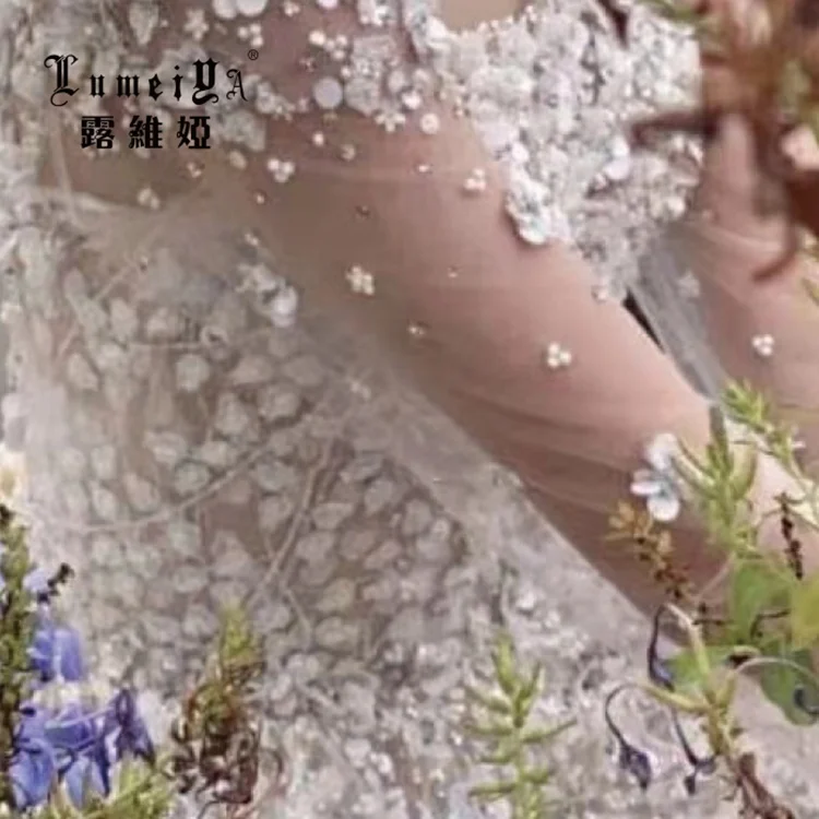 LUWEIYA Guangzhou Factory Wedding Dress Supplier Wholesale Bride Gown Short Sleeves Beading Wedding Bridal Gowns For Women