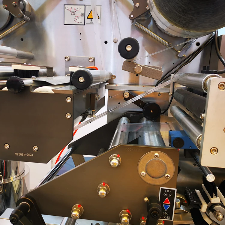 Automatic Food Powder Pillow Horizontal Flow-pack Packing Machine Candy Chocolate Biscuit food Packaging Machinery