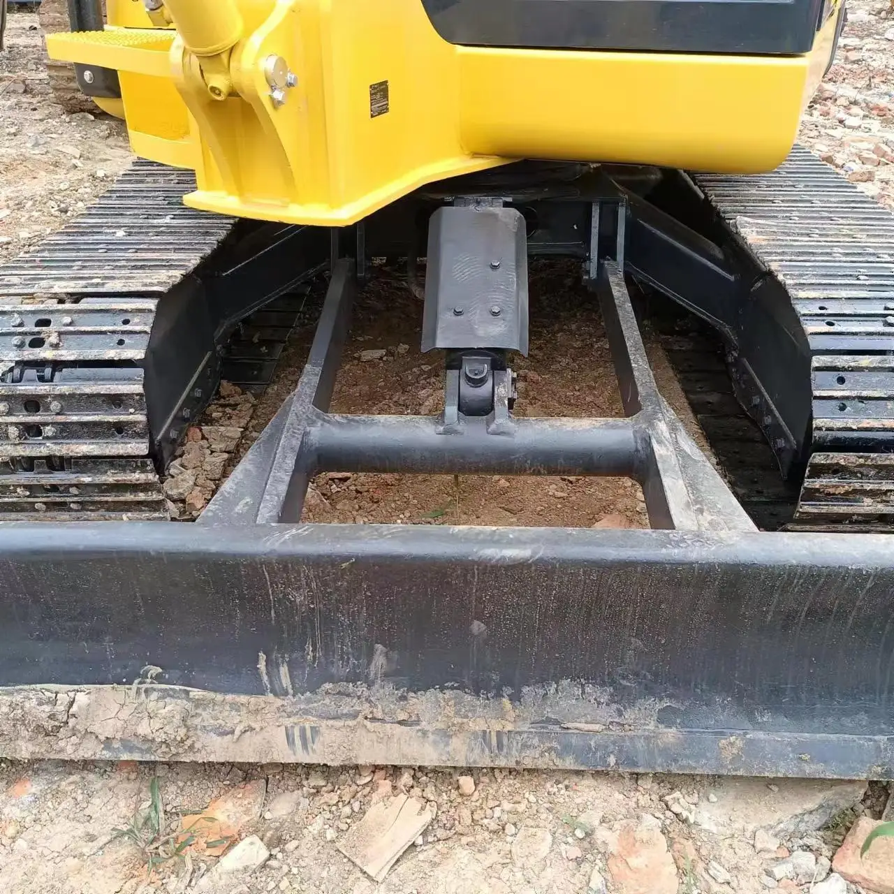 Komatsu 56 находится в хорошем состоянии 5 6 тонны подерженного дешевы а оригинальная краска надежна