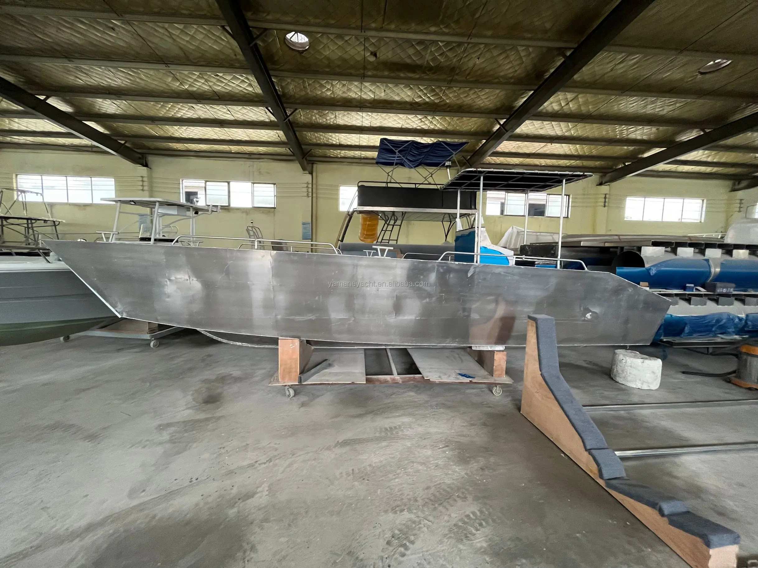 8.50m Center Cabin Aluminum Landing Craft With Strong Crane