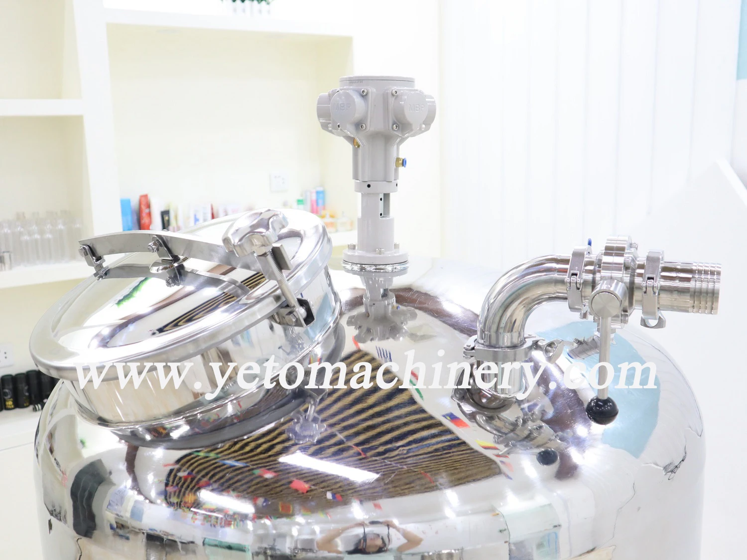 Косметическое жидкое масло, пневматическое герметичное смешивающее оборудование из нержавеющей стали, аппарат для производства парфюмерного ароматического масла, сока