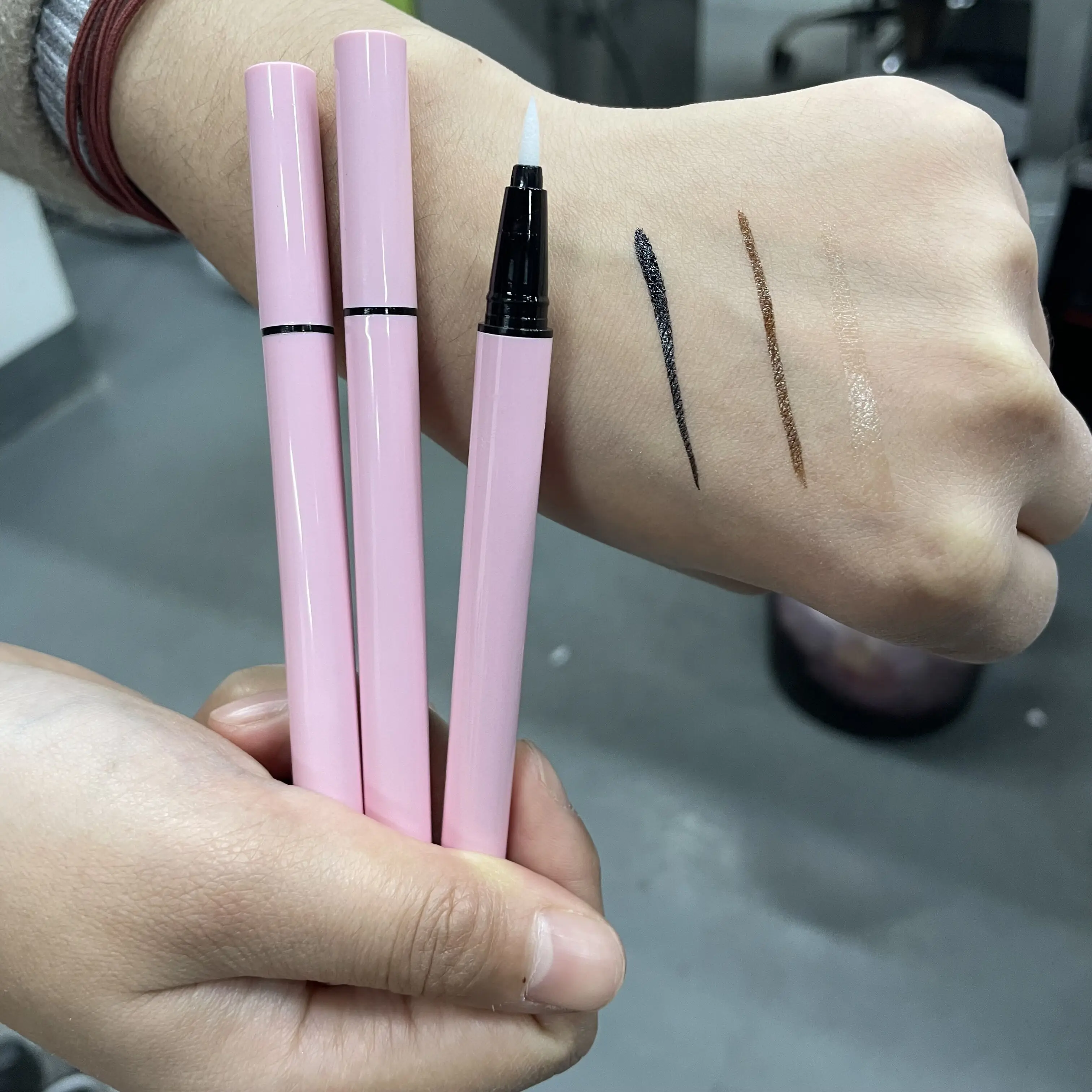 Private Label Waterproof High Pigment Liquid Eyeliner Wholesale Adhesive Eyeliner Pen Matte Eyeliner