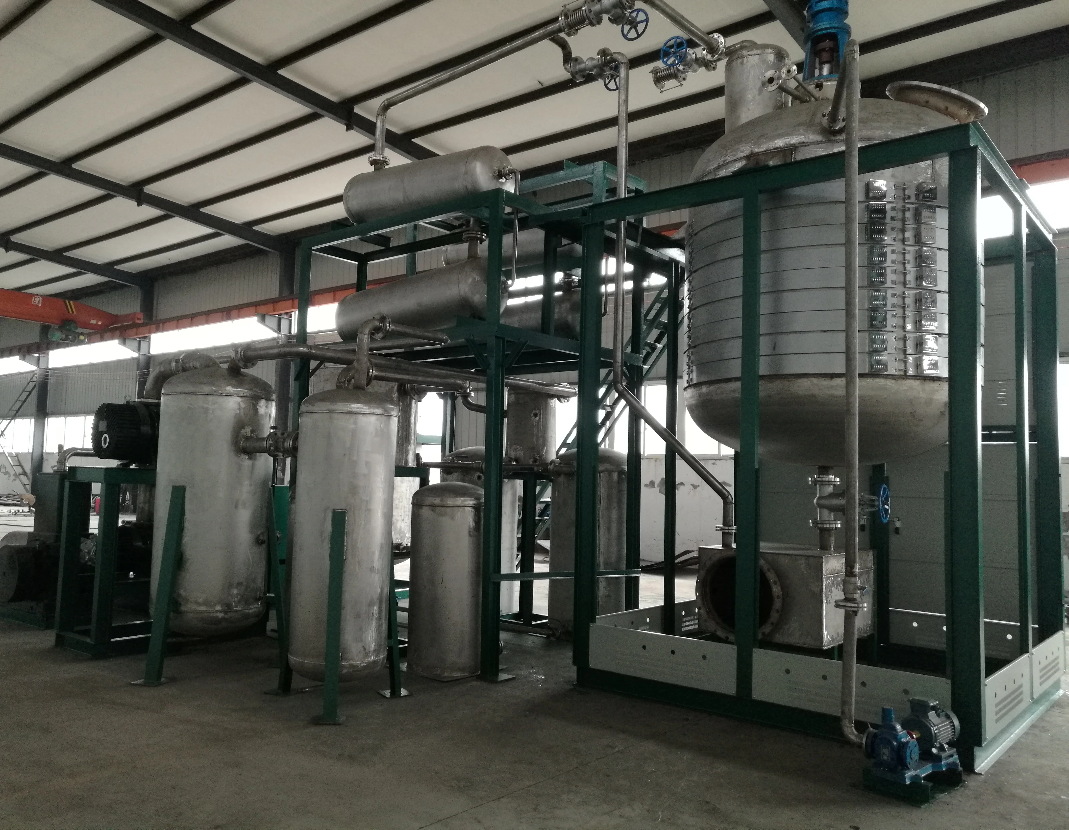 Equipment for distillation of waste oil into diesel fuel