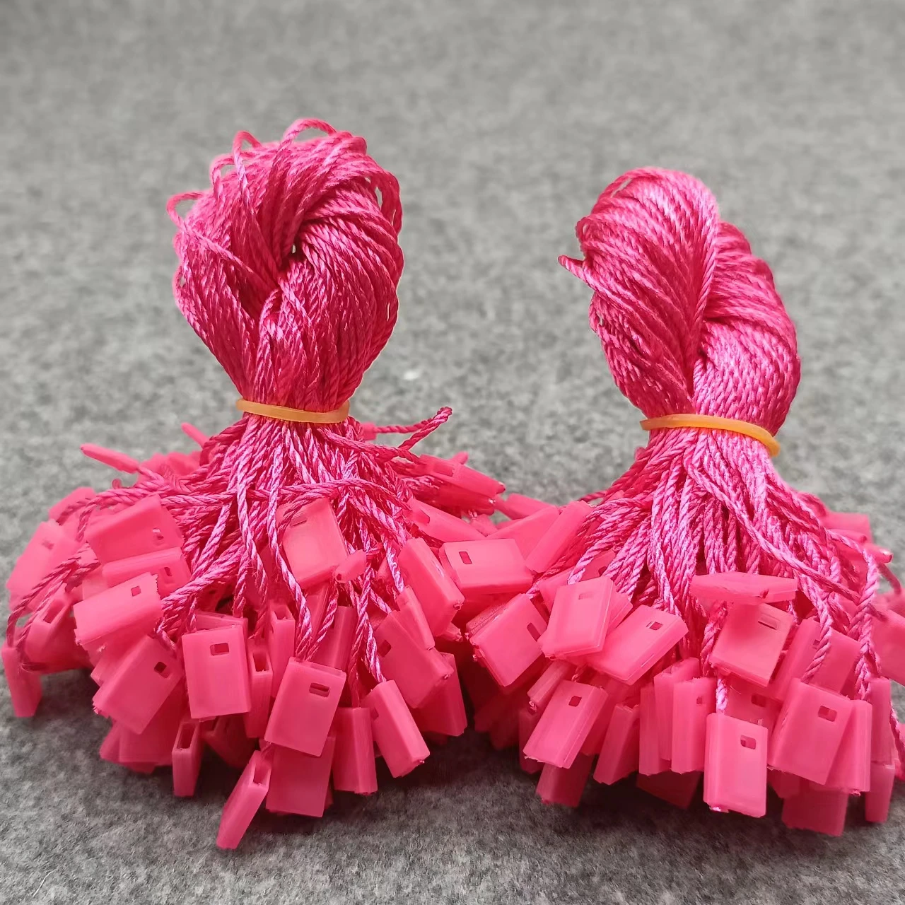 New hot fancy clothing clothing lock chain seal socks hang label paper customer logo printing