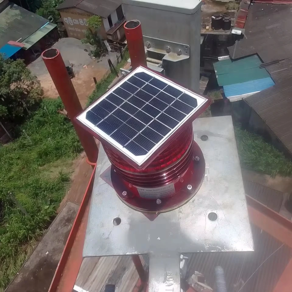 Smart solar powered  low intensity obstruction light to the telecom communication tower with 32.5cd red steady burning