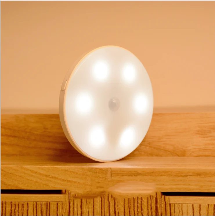 Комнатный светодиодный ночник с полимерным аккумулятором и маленьким датчиком движения