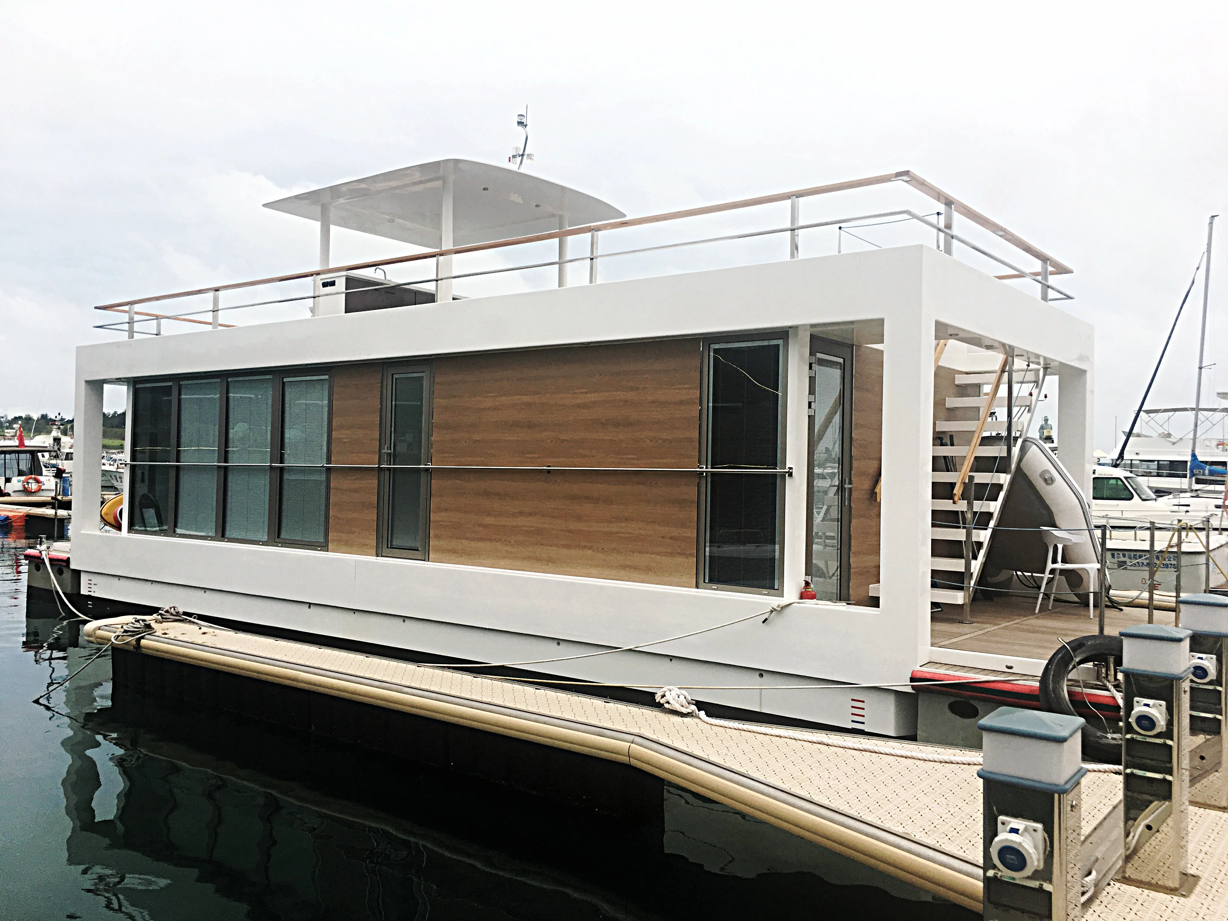 
Solar electric Power House Boat 