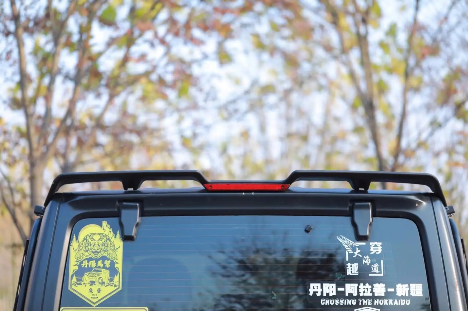 Задний спойлер Spedking с подсветкой для Jeep