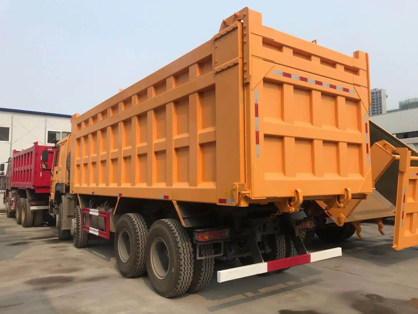 Sinotruck Flatbed Dump Truck Howo Tipper Mining Dump Truck Mining Haul Truck