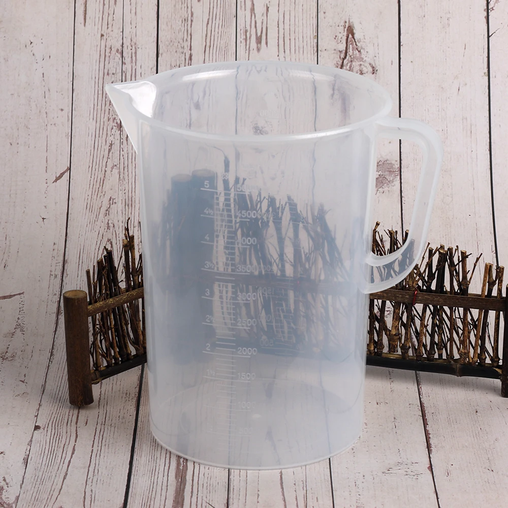 Hot-selling OEM 5000ml plastic kitchen or laboratory large number of cups with clear scales on both sides