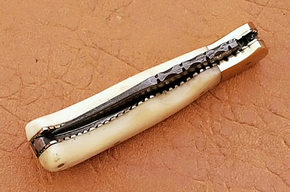 Высококачественный складной нож из дамасской стали ручной работы на заказ с кожаным футляром дамасский ручкой Верблюжьей Кости