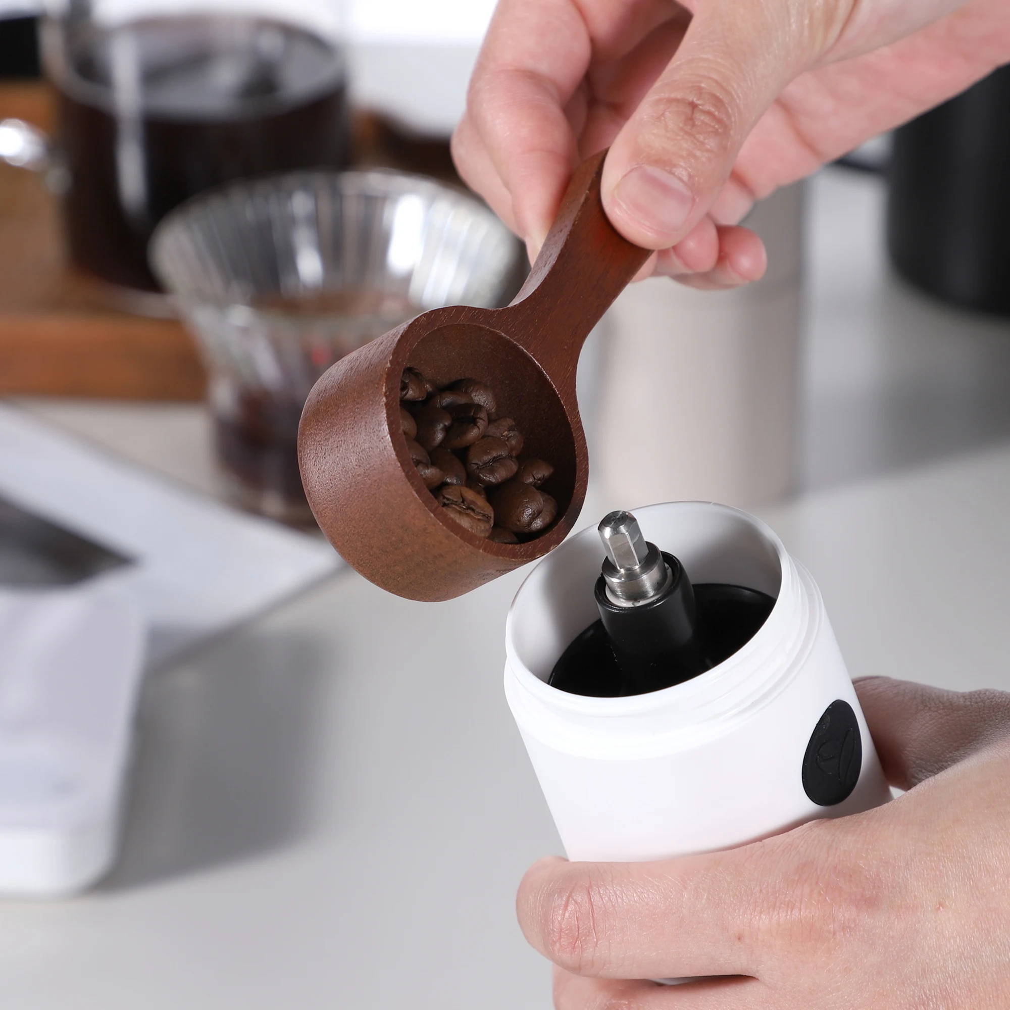 Environmentally Friendly ABS Material Portable Stainless Steel Ceramic Grinding Core Manual Coffee Grinder