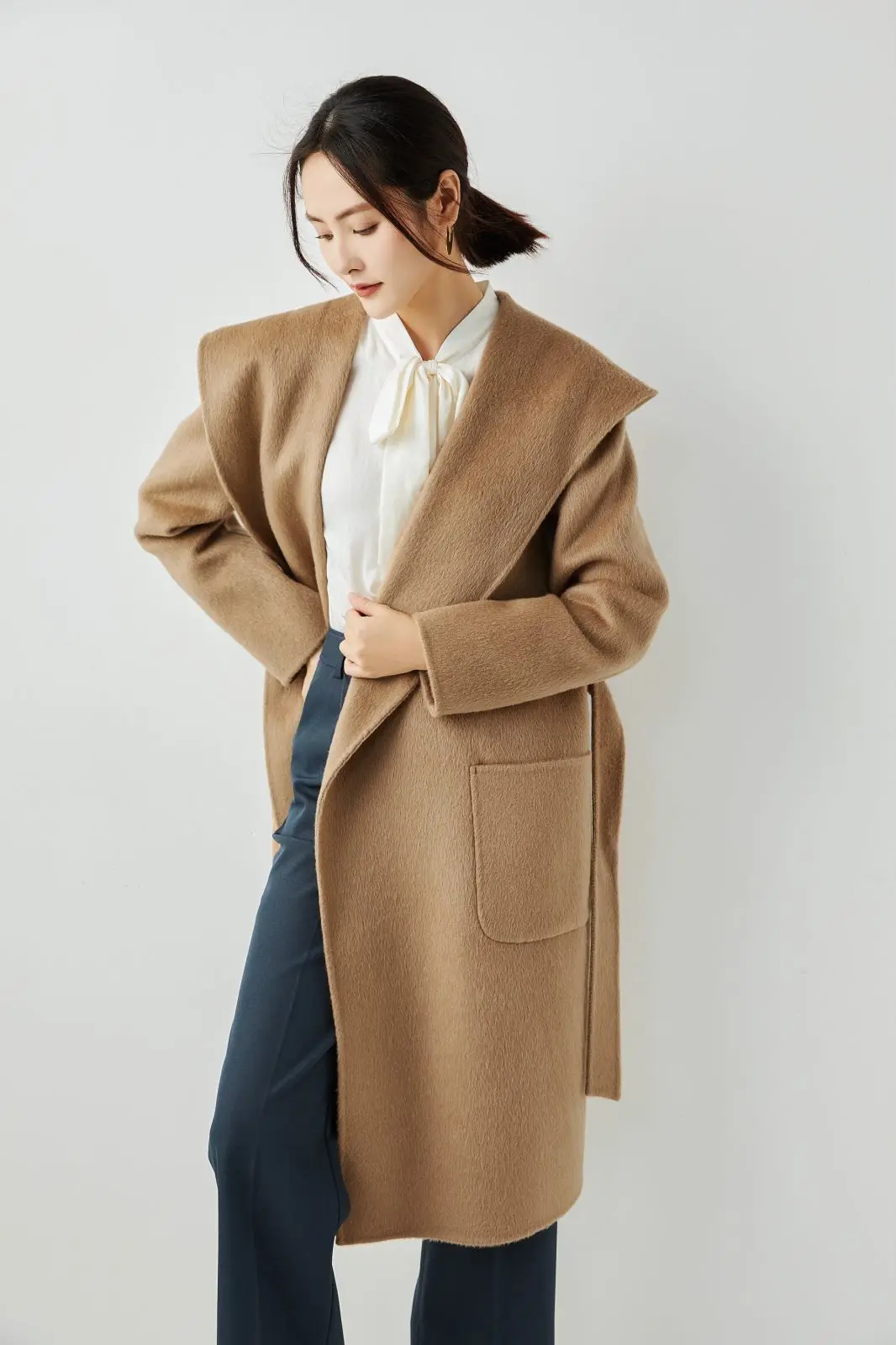 Hot selling comfortable high quality material women winter clothes ladies luxury fashion classic cashmere warmly outwear coat