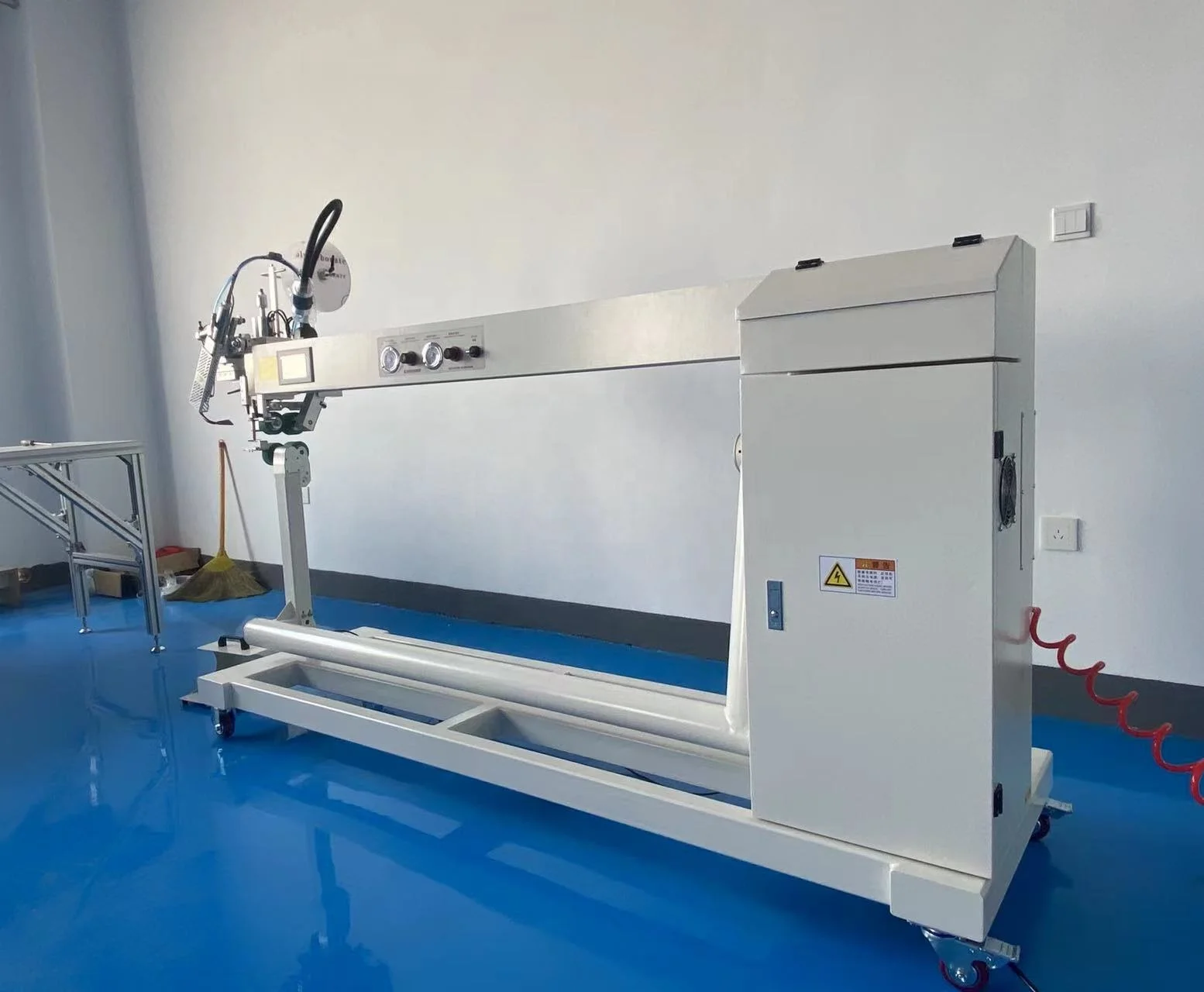 Extended Arm and pulling roller model Hot Air Seam Sealing Machine