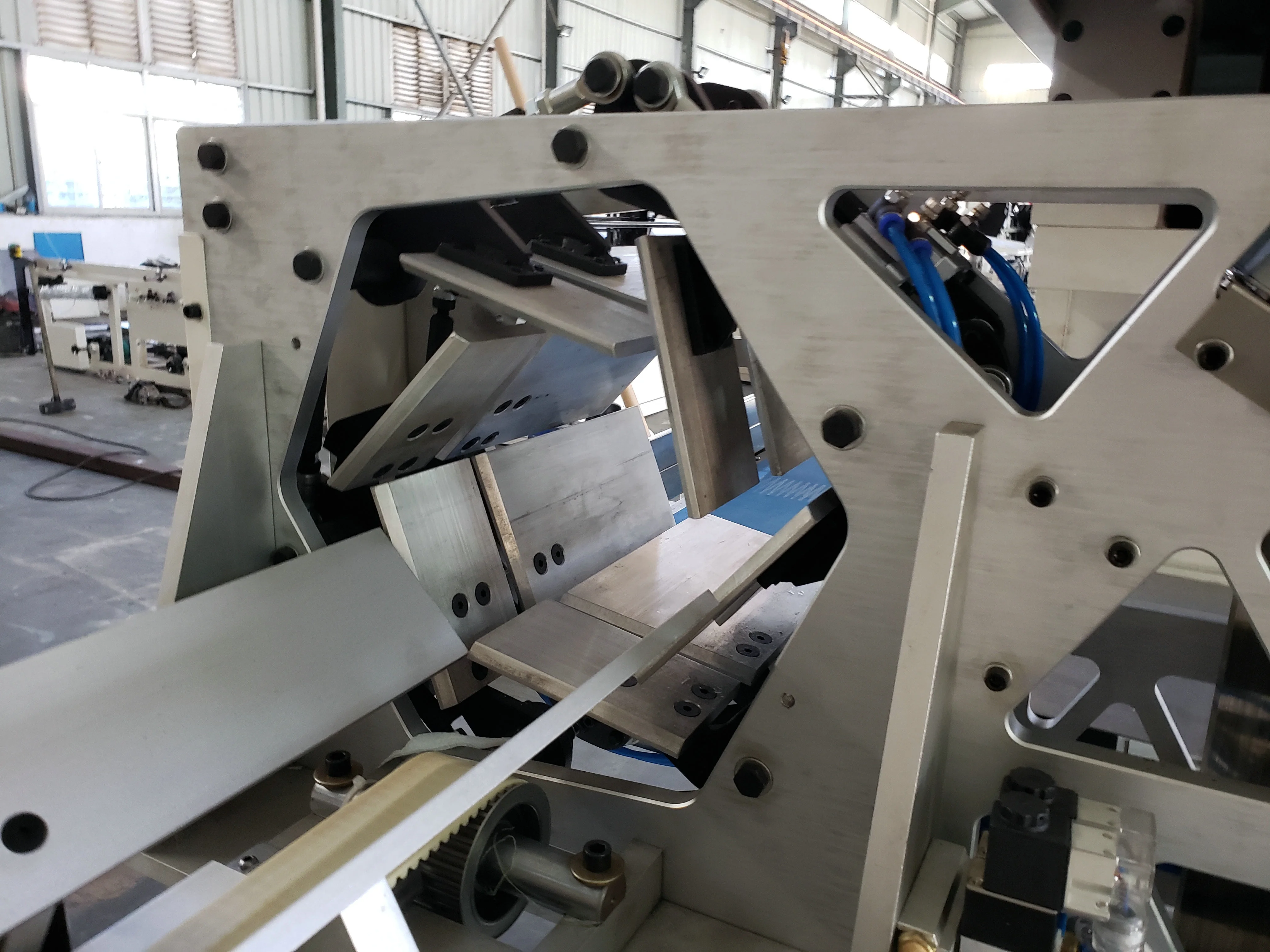 2600mm automatic industrial roll  maxi roll toilet paper machine production line