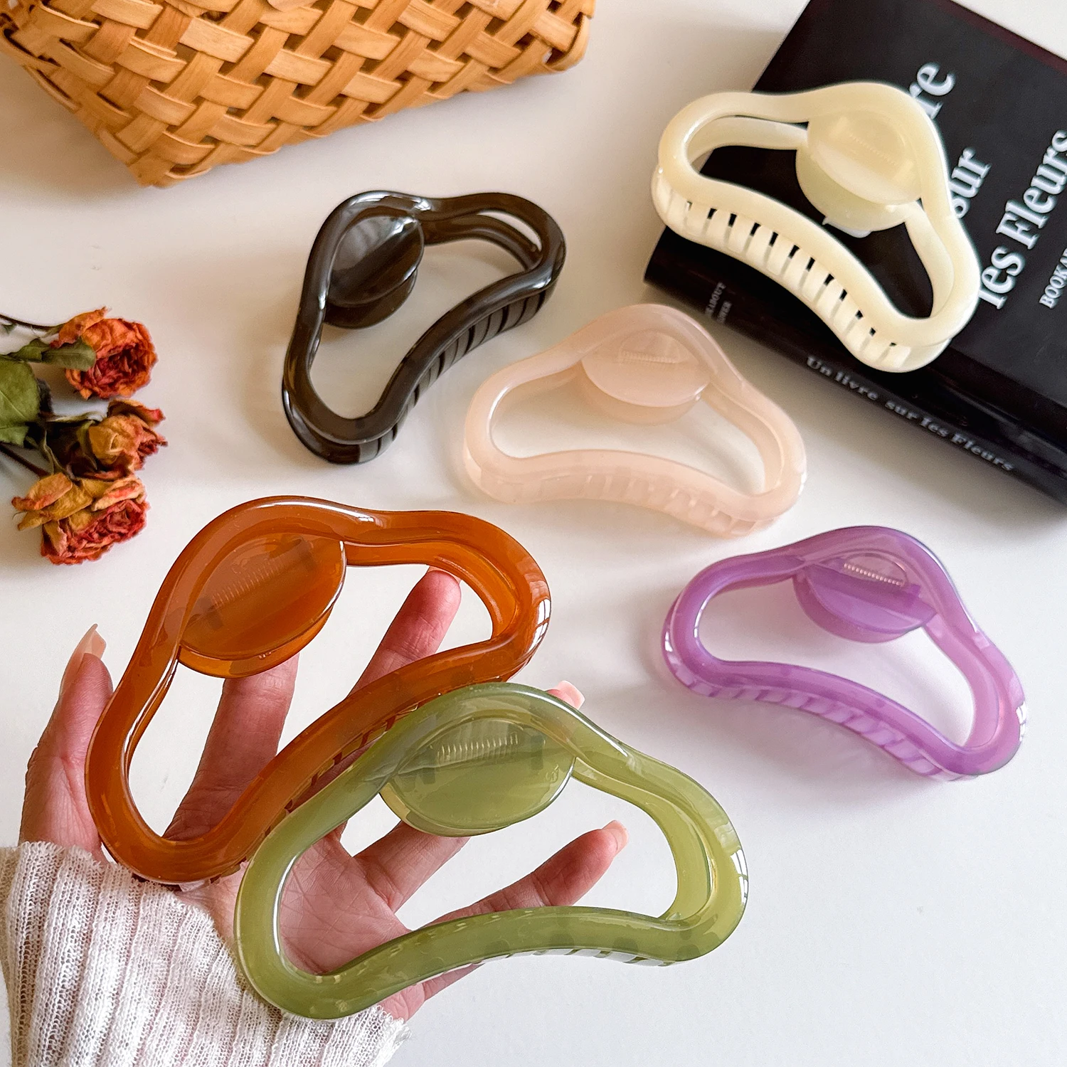 Dowell Korean Fashion High End Cloud Shape Jumbo Plastic Resin Elegant Hair Clips