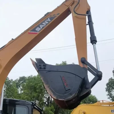 Heavy Construction Machinery Made in China Used 95% New Excavator for Sale