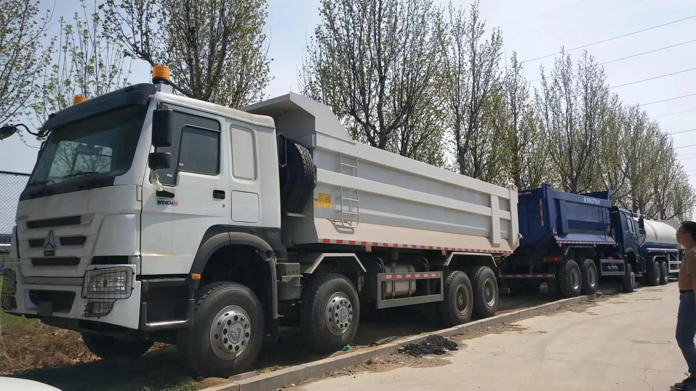 SINOTRUK HOWO 8*4 самосвал Двигатель weichai 400hp для продажи