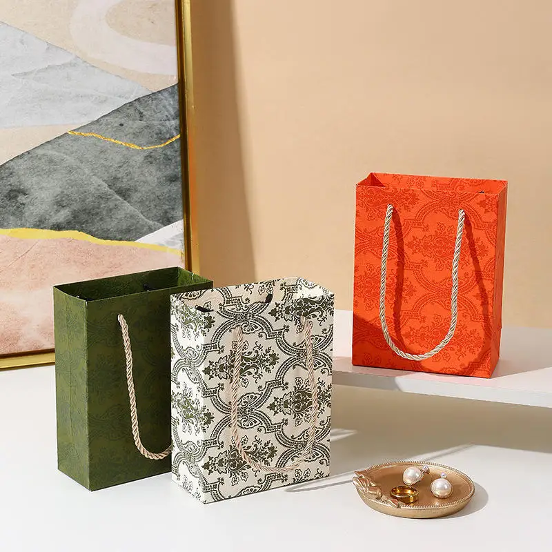 Custom Hand-held gift jewelry box packaging logo-printable small size portable ready-made bag box