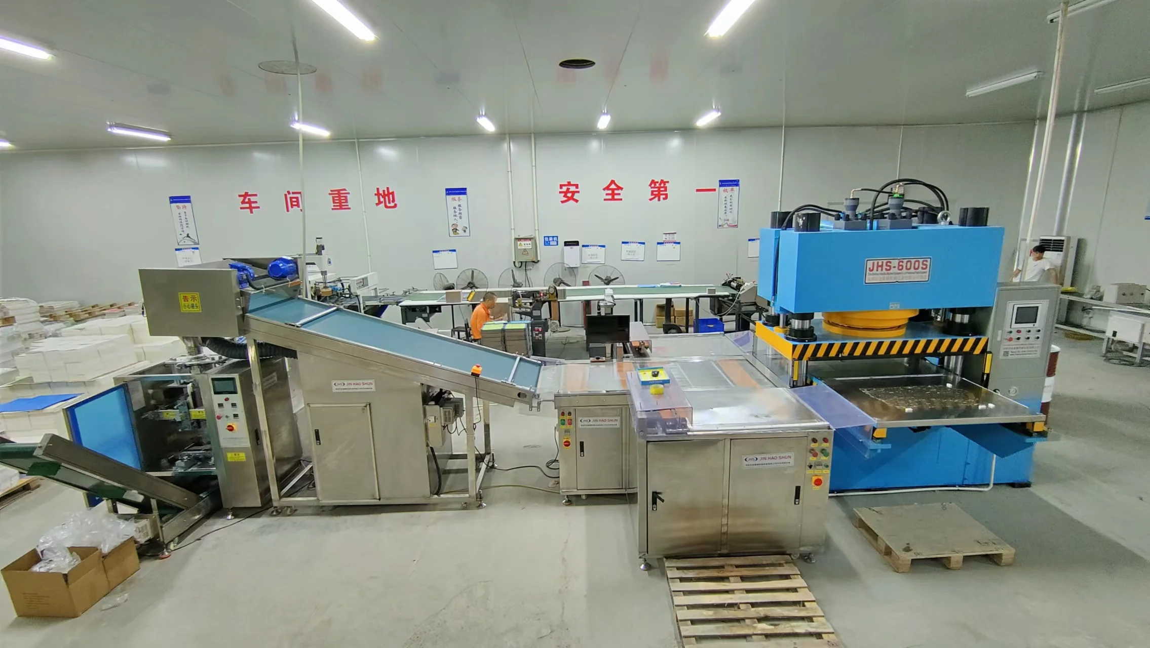 Jigsaw four - column hydraulic indentation machine, large tonnage platform jigsaw making machine