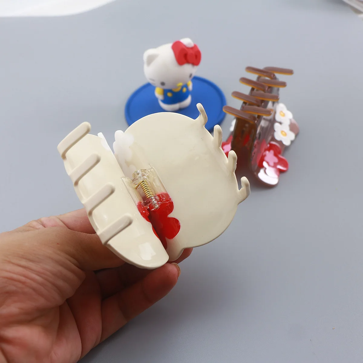 Customized Popular Anime Cat Claw Clip Cellulose Acetate Cute Hello Kitty Branded Hair Clips Wholesale Hair Clamp Clip
