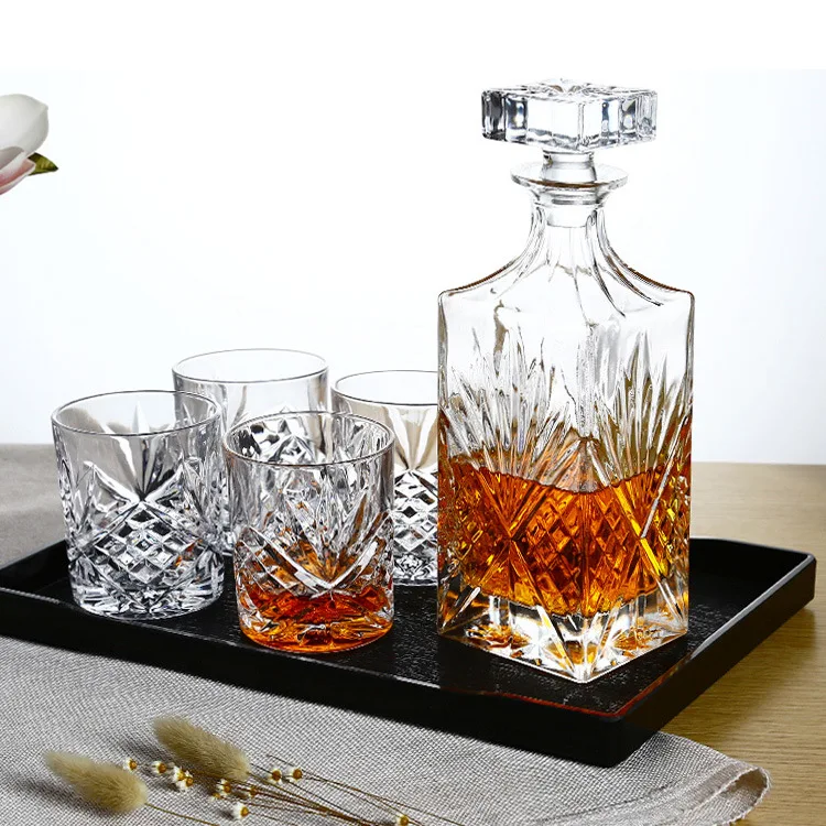 
Square 700ml 26oz Crystal glass Whiskey Decanter with Glass Stopper 
