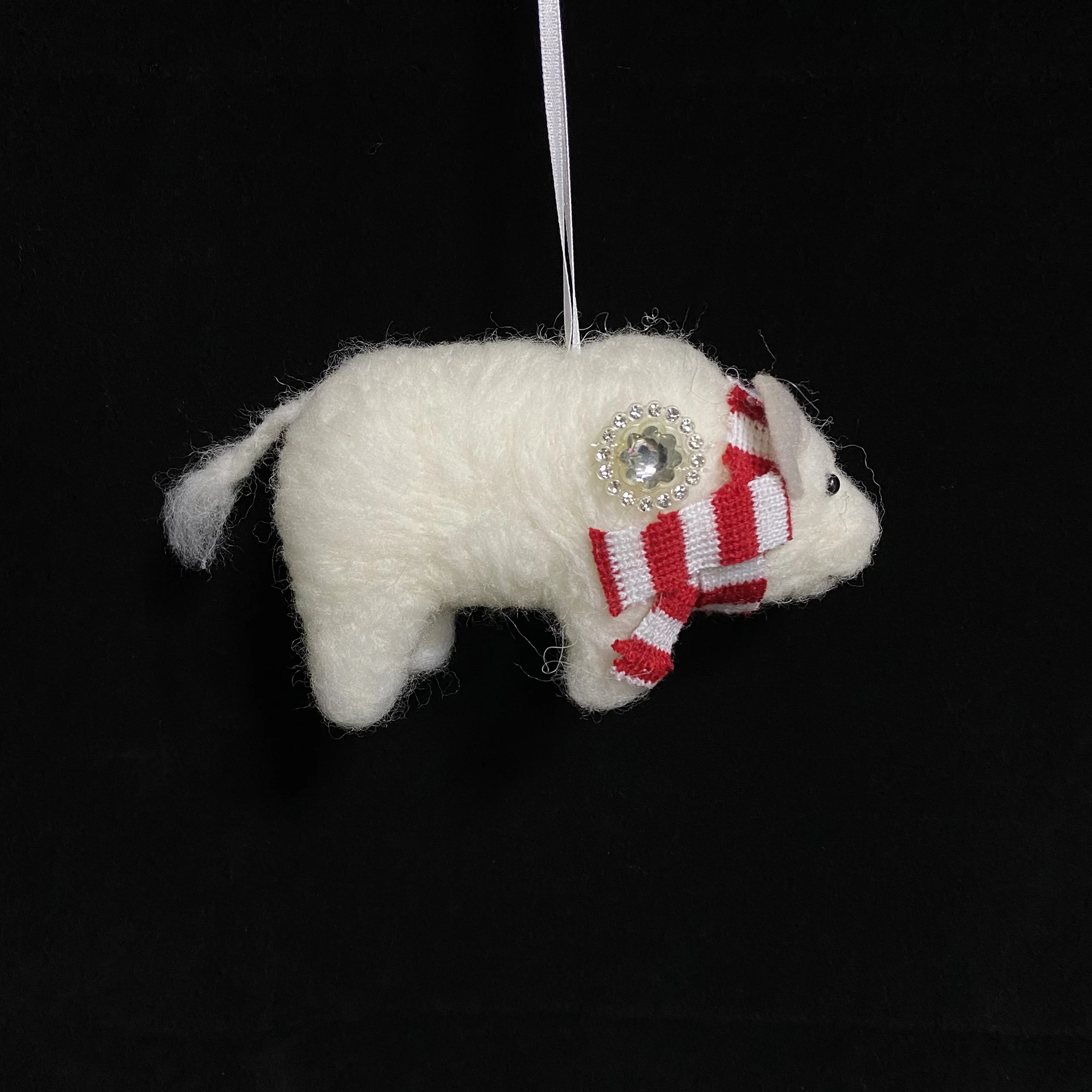 Christmas Party Supplier 15cm Wool Felt White Pig Shape with Scarf Xmas Ornament for Christmas Tree Decoration