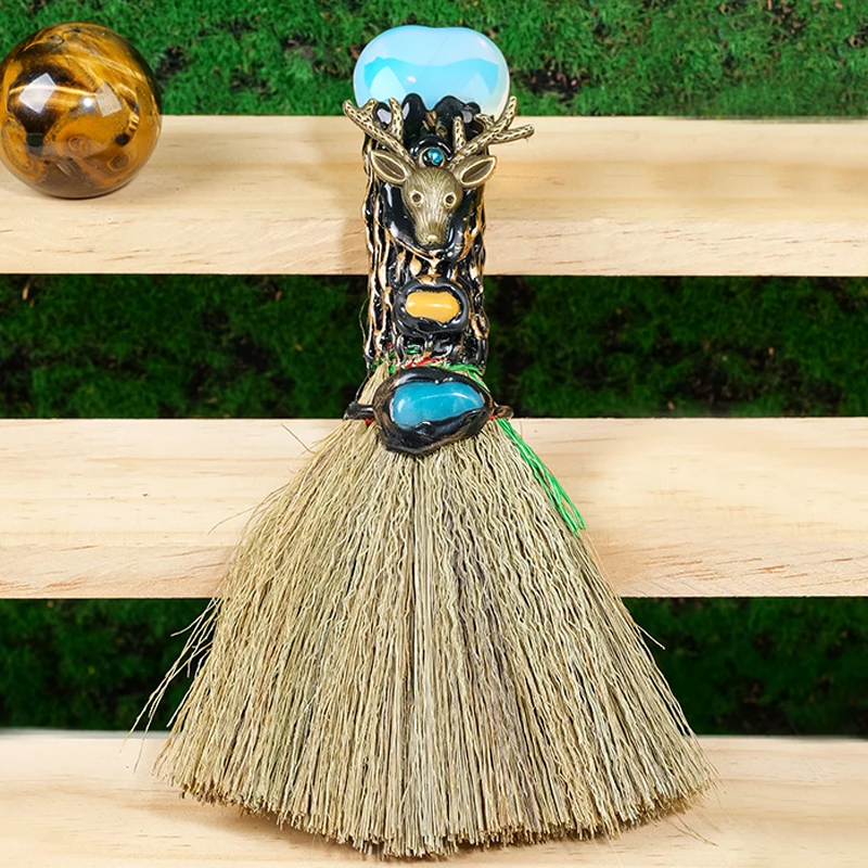 Wholesale Folk Heart-shape Gem Magic Broom Crystals Witch Broom For Energy Healing Crystal Crafts Gift