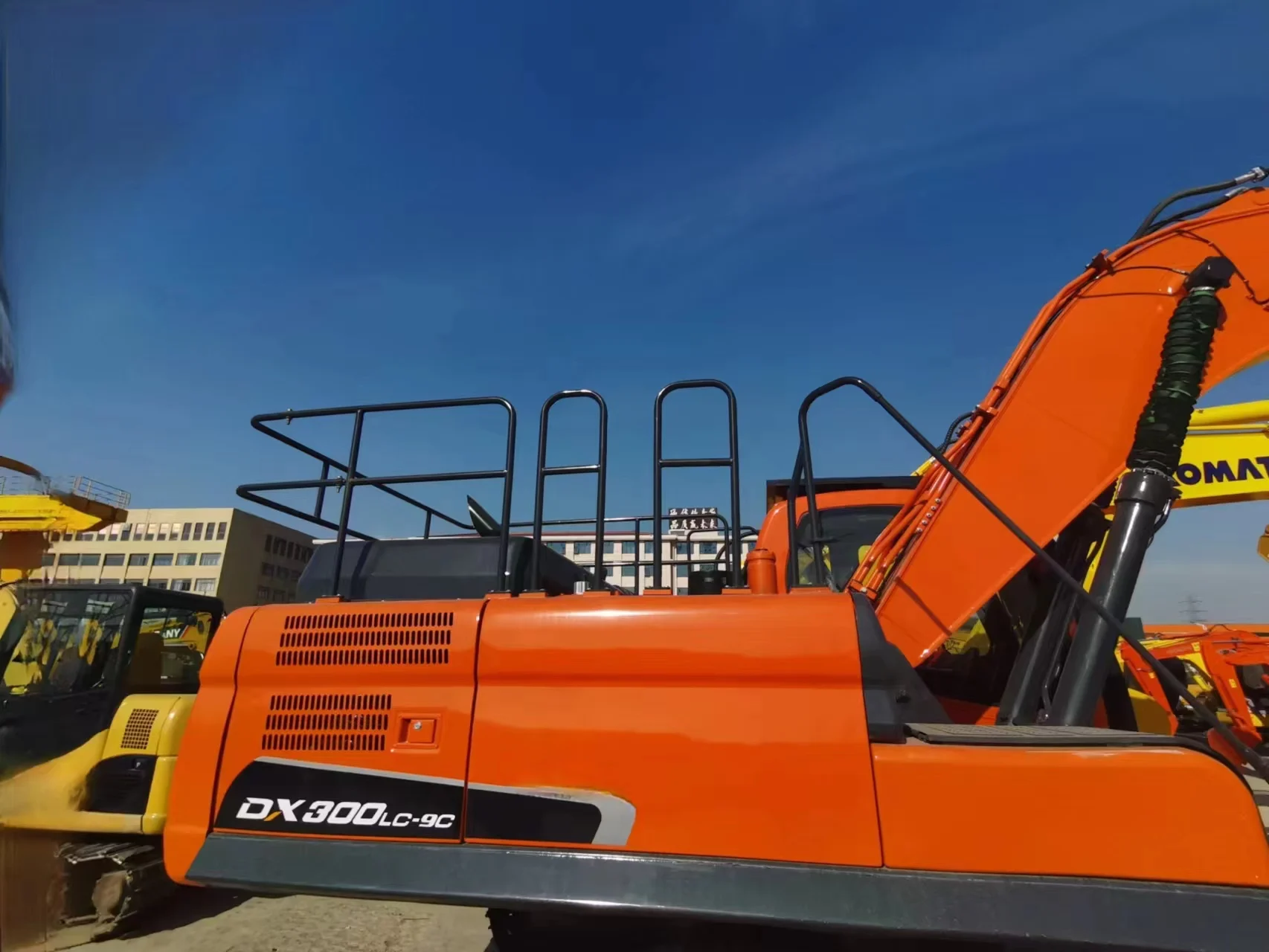 Secondhand  Tracked Excavator DX300LC 300 For Sale/Used Doosan DX300 Excavator With Low Price
