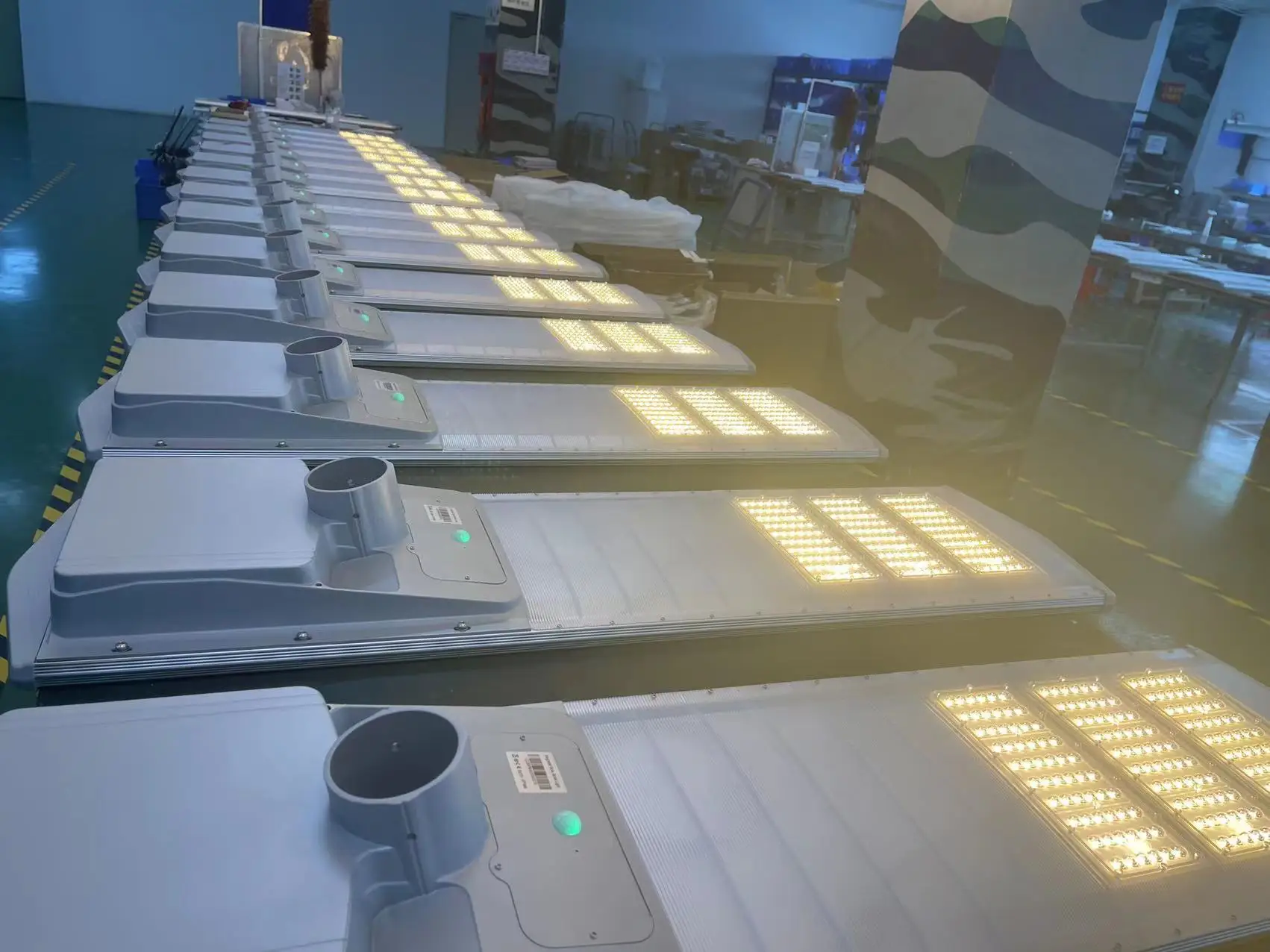 New Design Support 8 Meters Pole Outdoor Lamp IP66 Solar Street Light Led 80w