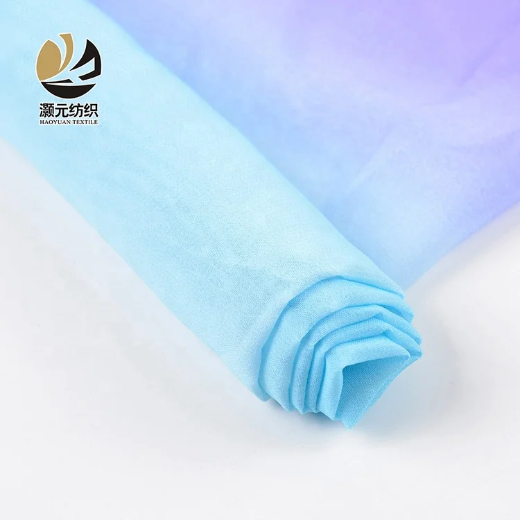 Поставка образца высококачественных рулонов шифоновой ткани с цифровым принтом синего фиолетового градиентного цвета