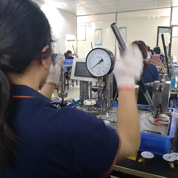 Fat Yellow Oil Pressure Gauge 0870 Psi Ryco Manometers