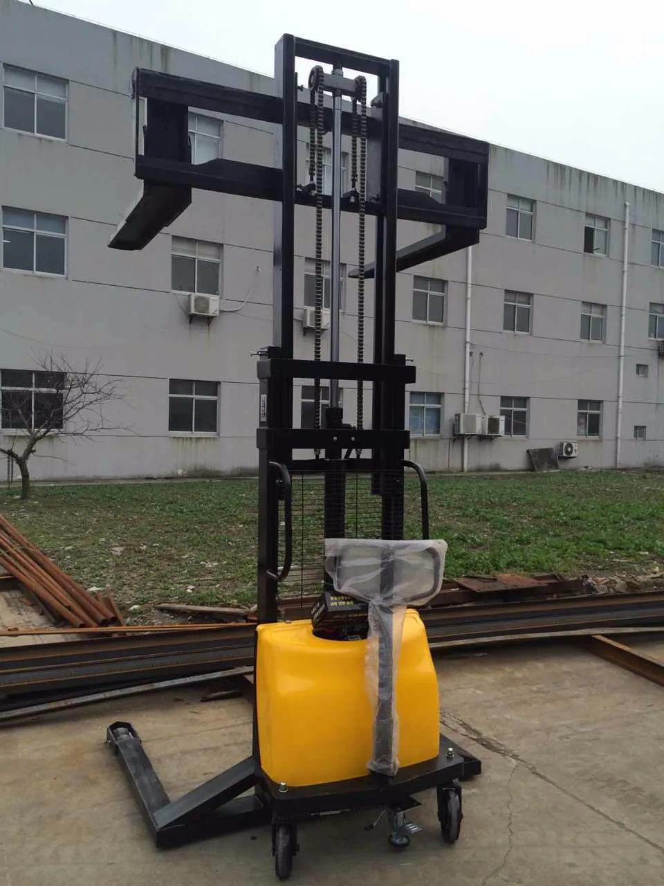 2ton 3m 4m Semi-electric pallet stacker high quality motor electric pallet stacker smooth lifting