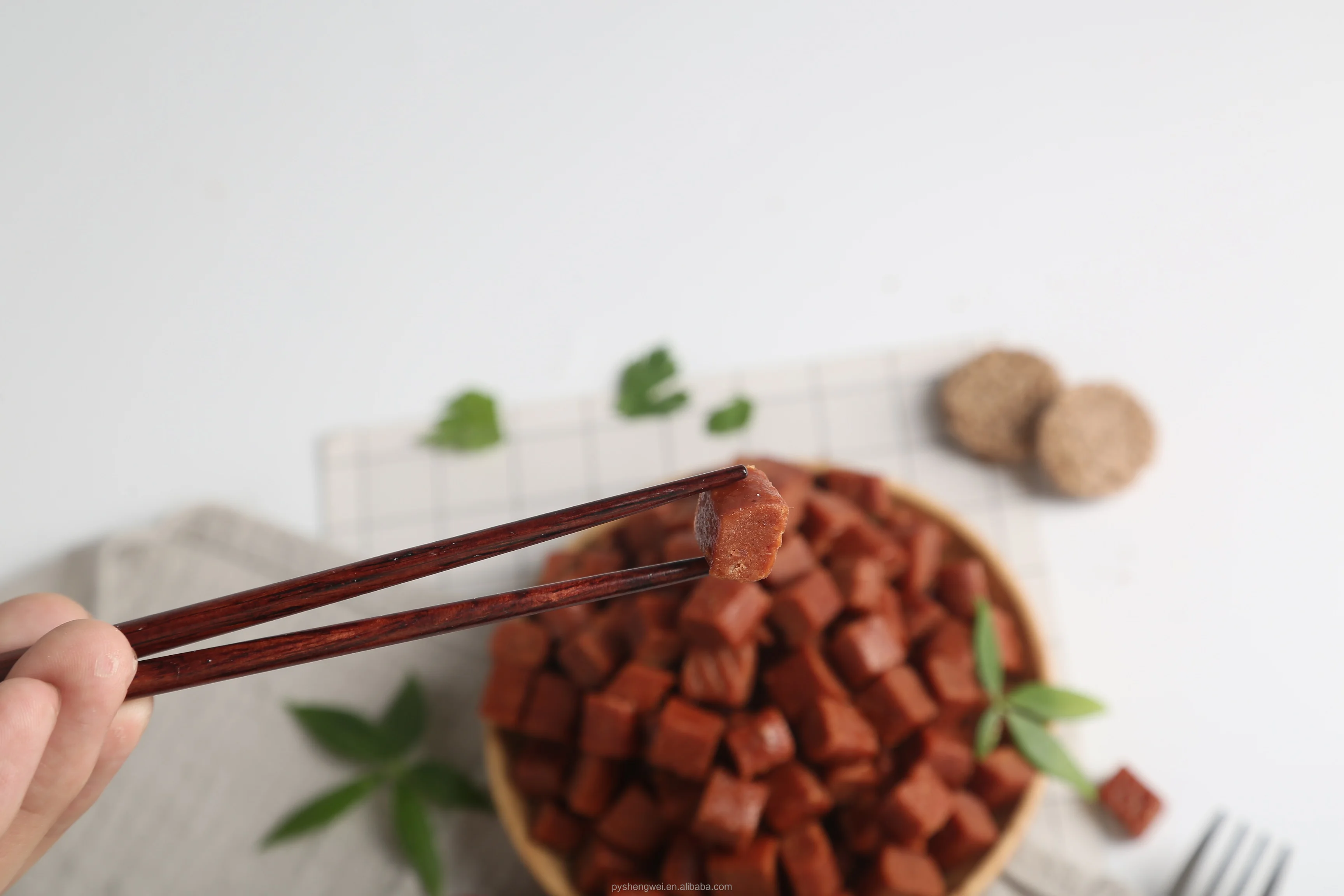 zhejiang shengwei pet products beef cubes 1.5cm *1.5cm organic wholesale pet food training dog treats