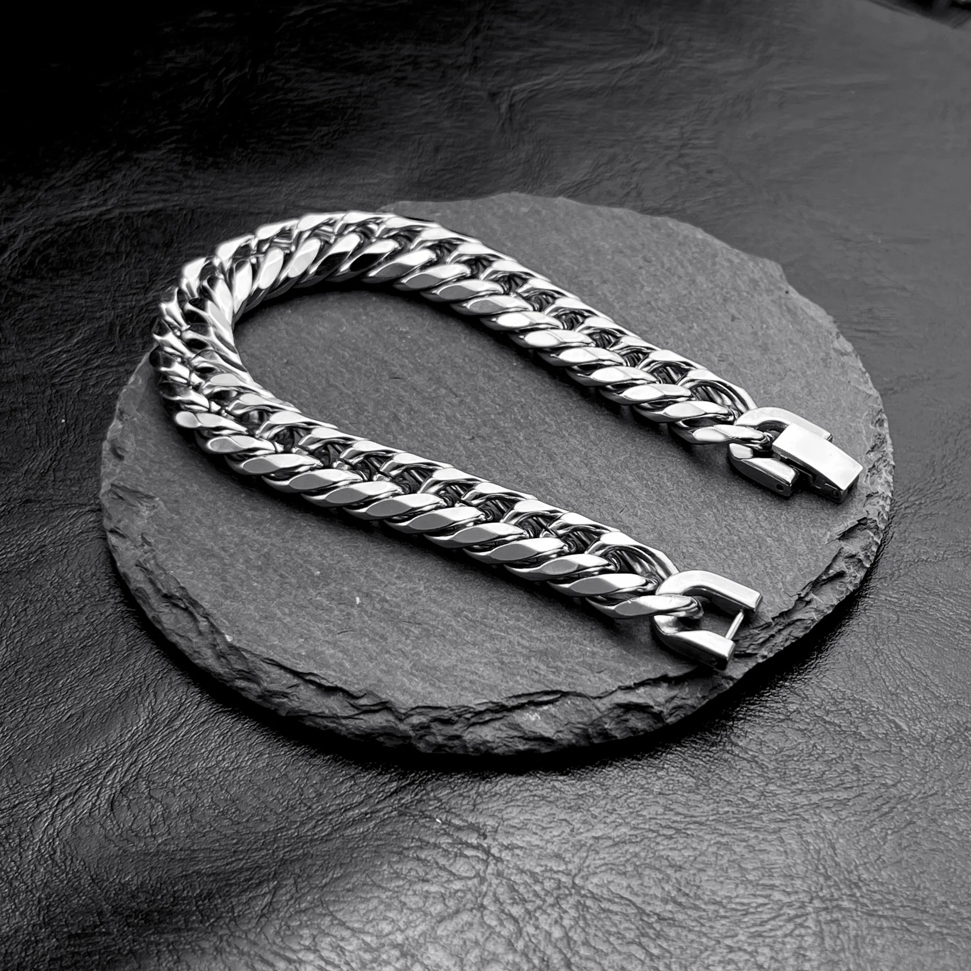 Stainless Steel Metal Chain Cuban Simple Chain Bracciale da uomo in acciaio inossidabile Hip Hop Metal Chain Polsino da polso