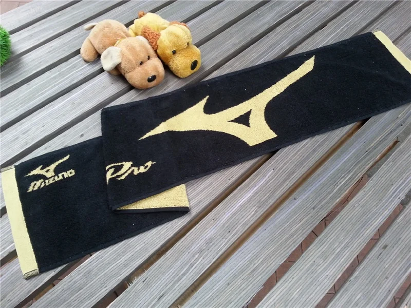 China supplier 100% cotton jacquard or embroidery golf towel in bulk with hanger